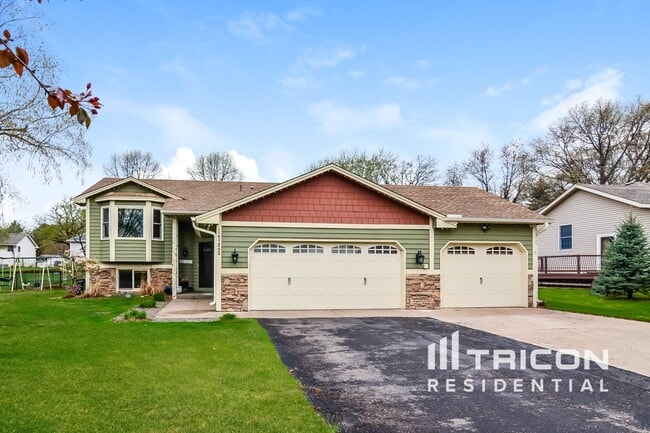 Primary Photo - 14358 Bluebird St NW