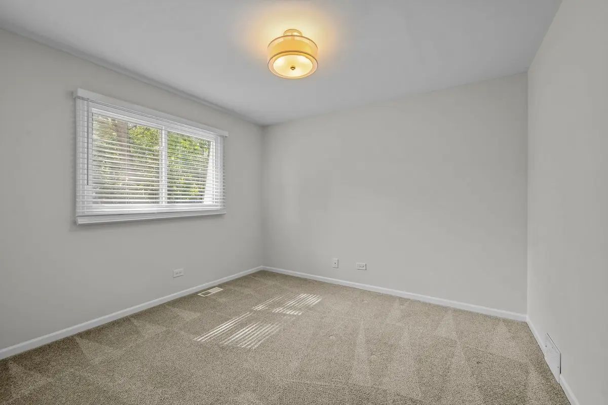 Building Photo - 2500 Green Bay Rd