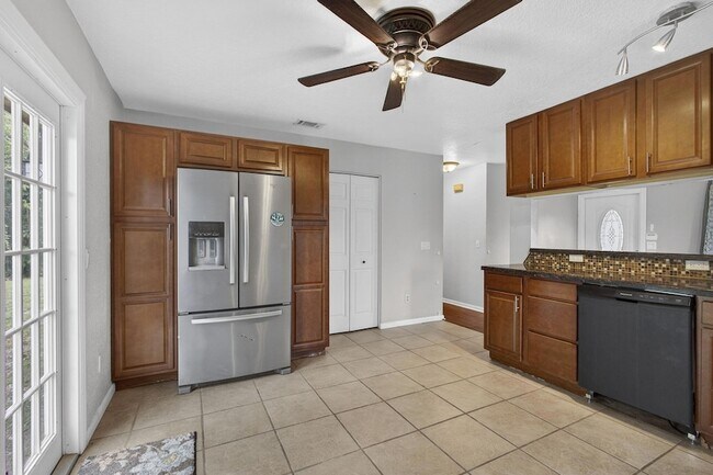 Building Photo - 16932 Okeechobee Blvd