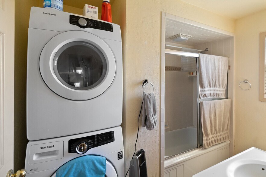 Building Photo - 504 W Marlette St