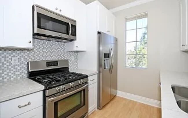 Building Photo - 10921 Sabre Hill Dr