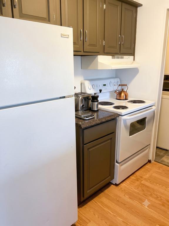 Building Photo - 710 Briar Manor