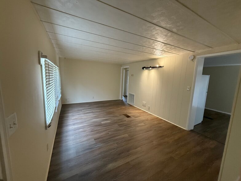 Building Photo - 3122 Moody Ave