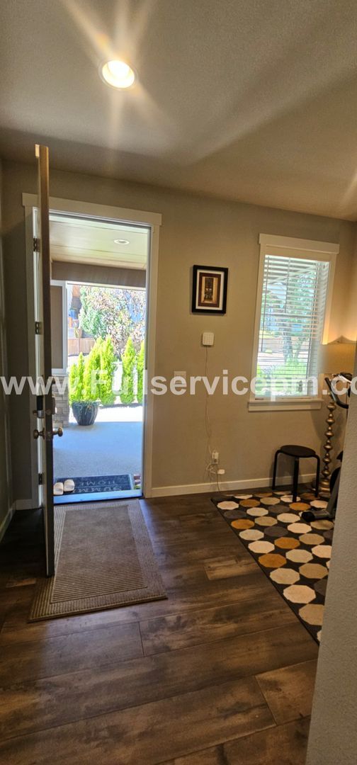 Building Photo - Newer Incredible home with all the amenities!