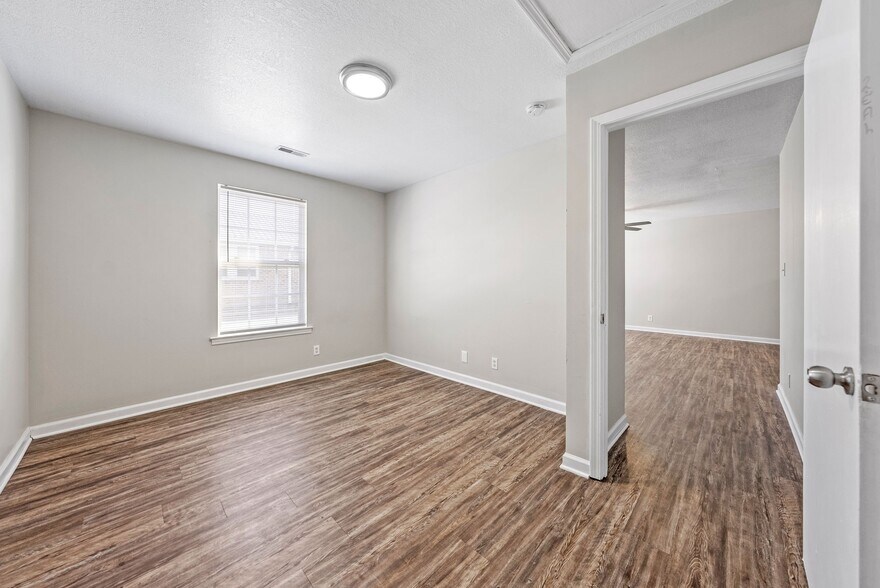 Building Photo - 209 Lexington Dr