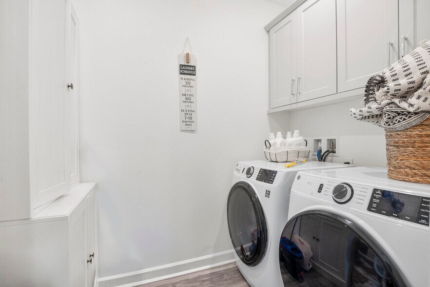 Building Photo - 7962 Belluno Way