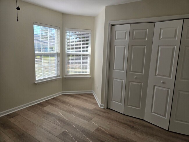 Building Photo - Merestone -Single Story Townhome,  Near by Shopping &  Halyburton Park, Lawn & Trash Included