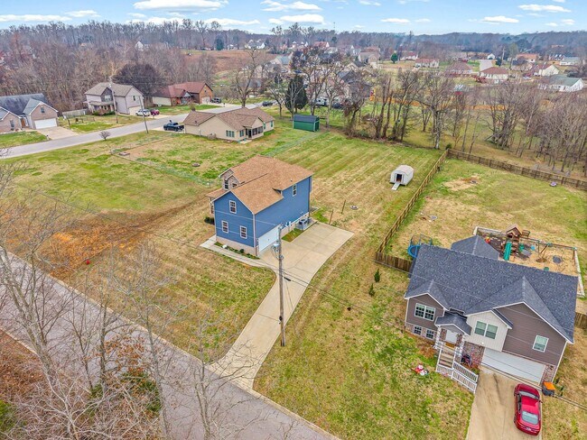 Building Photo - Pet Friendly Four Bedroom!