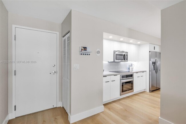 Building Photo - 6917 Collins Ave