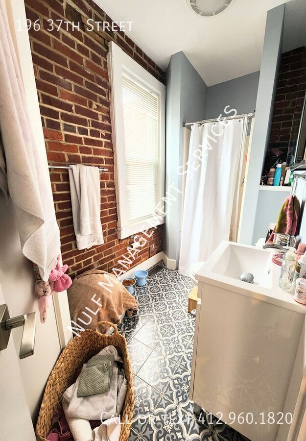 Building Photo - 196 37th St