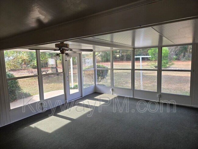 Building Photo - 161 Hickory Dr S Cir