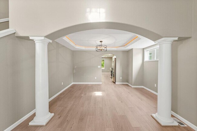 Building Photo - Spacious Sunrise Home for Rent in Puyallup...