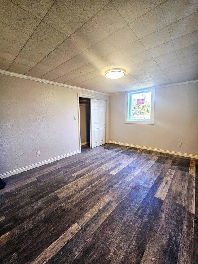 Primary Photo - 1764 N James St