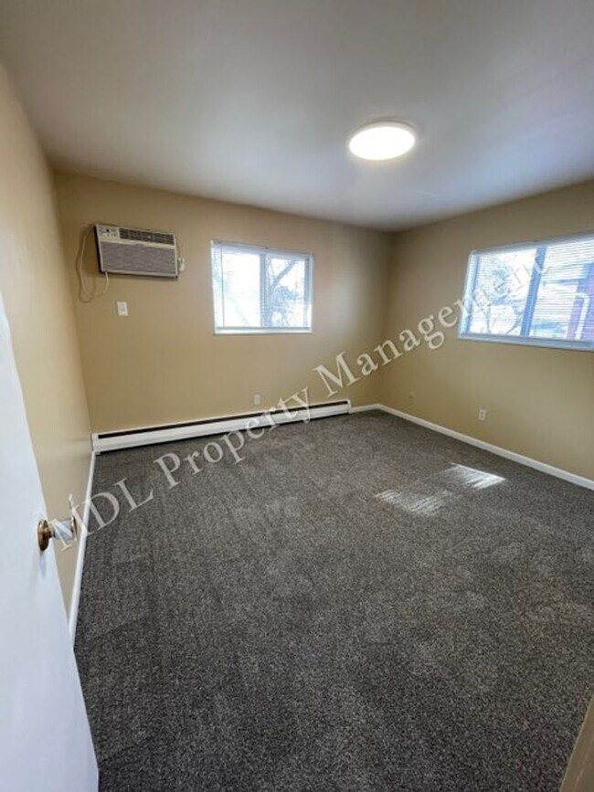 Building Photo - 2215 Weiss St