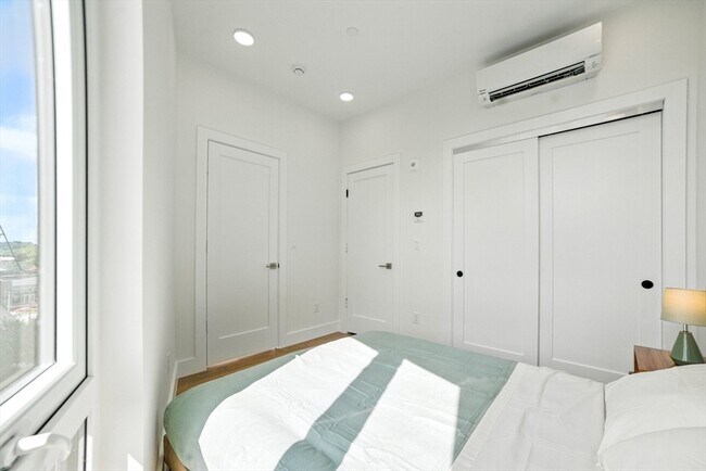 Building Photo - 38 Hichborn St