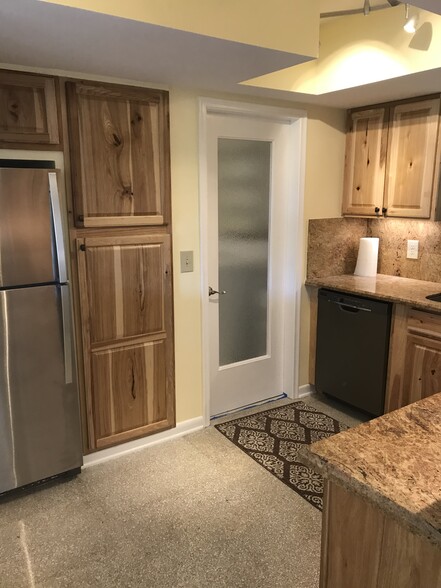 Kitchen + entry door to utility room - 3 Velaire Dr