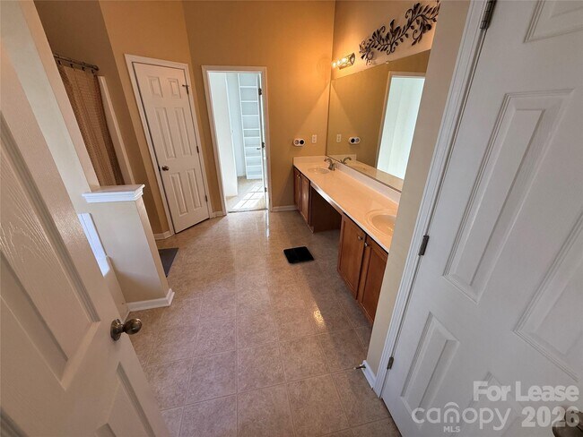 Building Photo - 5219 Sunriver Rd