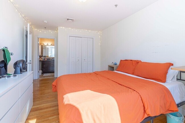 Building Photo - 535 Cambridge St