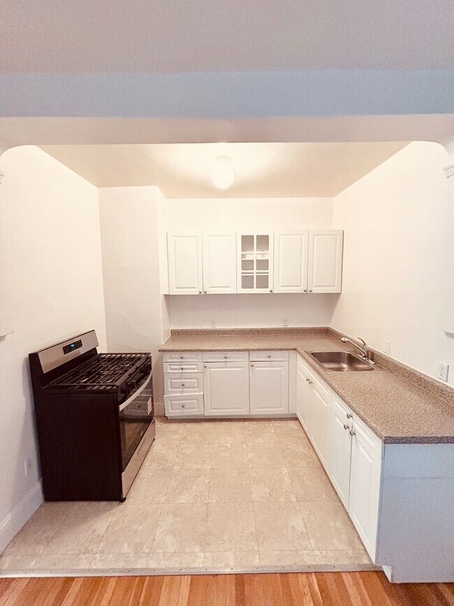 Building Photo - Beautiful 1 Bedroom located in one of San ...