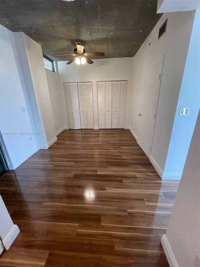 Building Photo - 455 NE 25th St