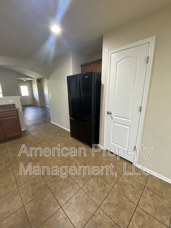 Building Photo - 4113 W 105th St S