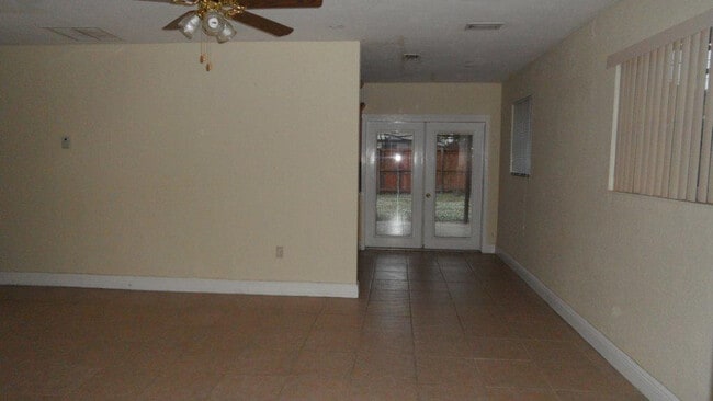 Building Photo - 700 N 70th Ave