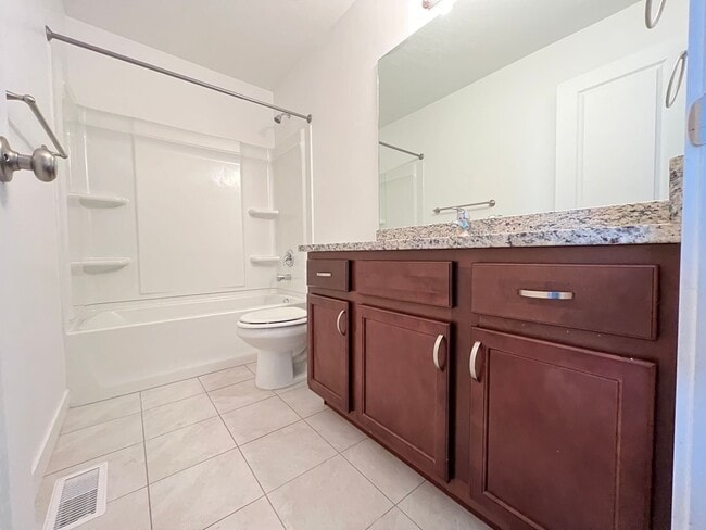 Building Photo - 3 Bedroom/2 Bathroom Townhome In Bluffdale