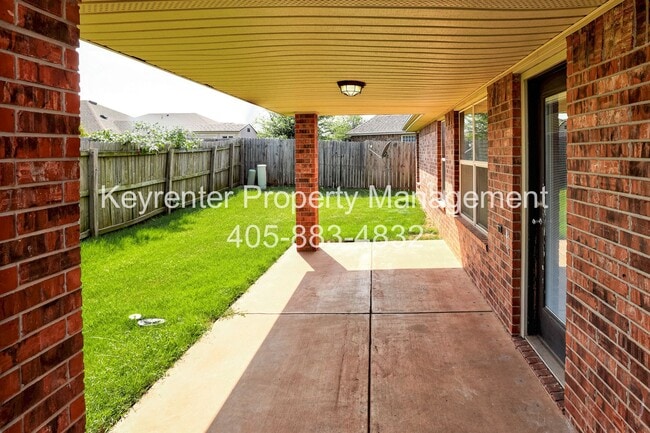 Building Photo - Spacious 4-Bedroom Home with Modern Upgrades & Prime Location