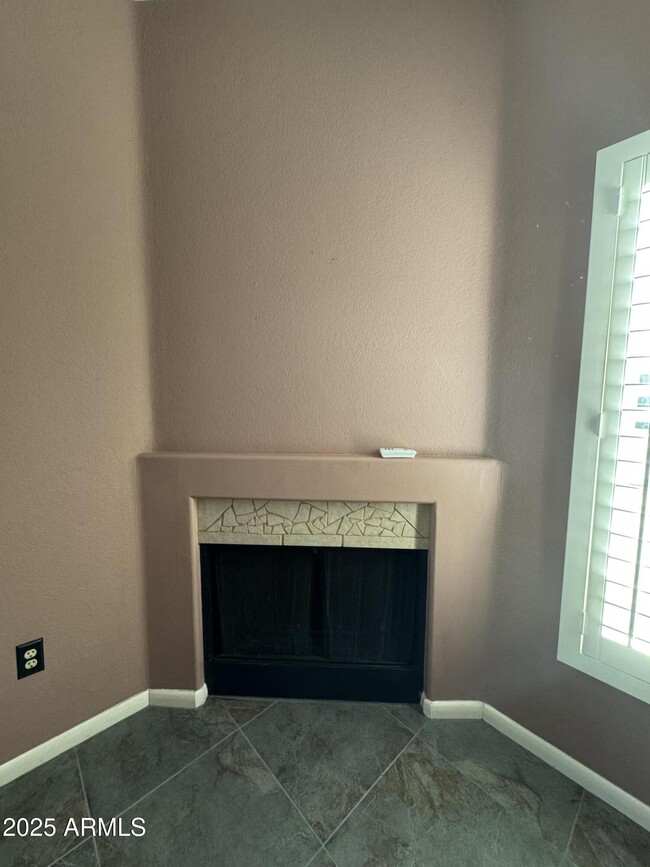 Building Photo - 750 E Northern Ave