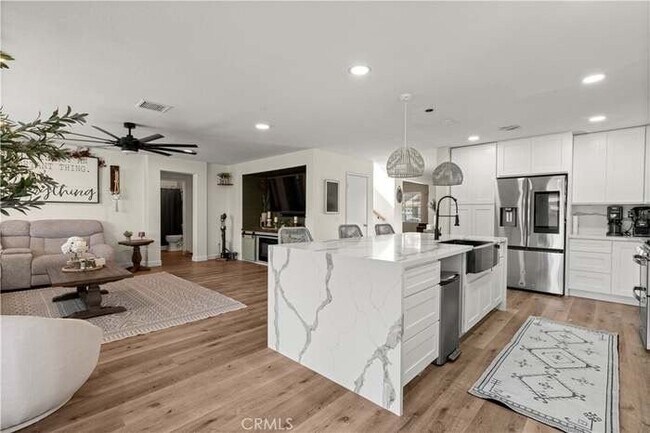 Building Photo - 229 Alverstone St