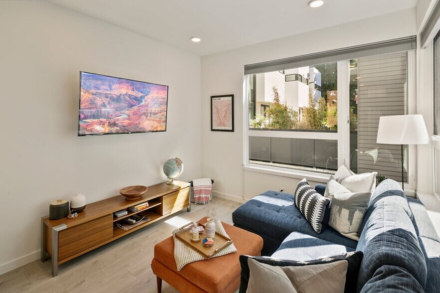 Building Photo - 516 Broadway E