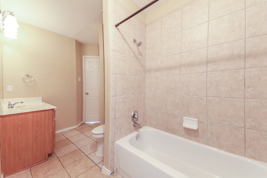 Building Photo - 3704 St Johns Dr