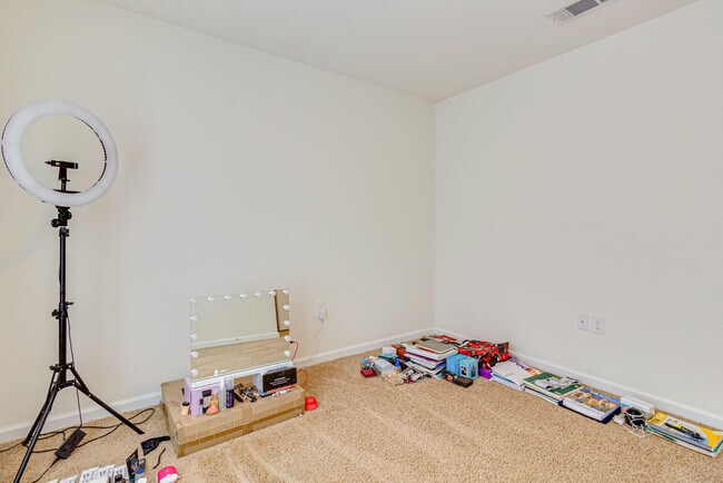 Building Photo - 1034 Limpkin St