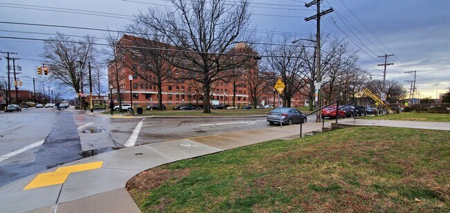 Building Photo - 260 Gross St