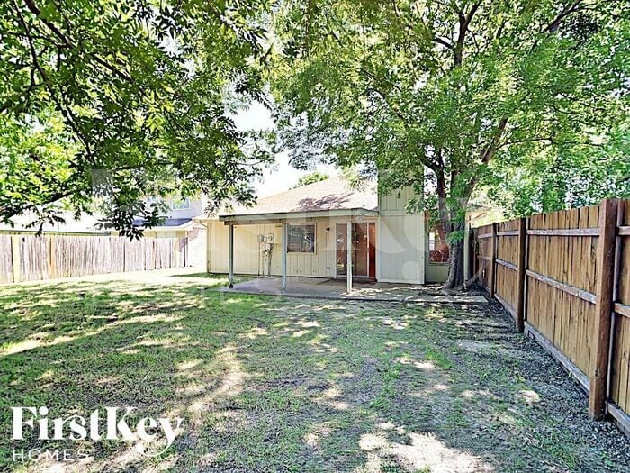 Building Photo - 1409 Grovecrest Dr