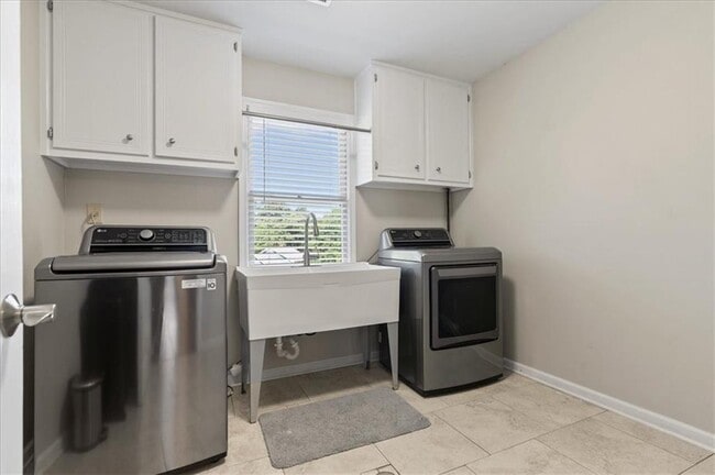 Building Photo - 4021 Primrose Ln NW