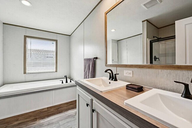 Building Photo - 1602 Swallowtail Dr
