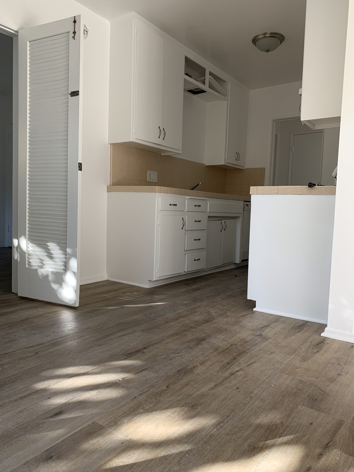 Building Photo - 13847 Burbank Blvd