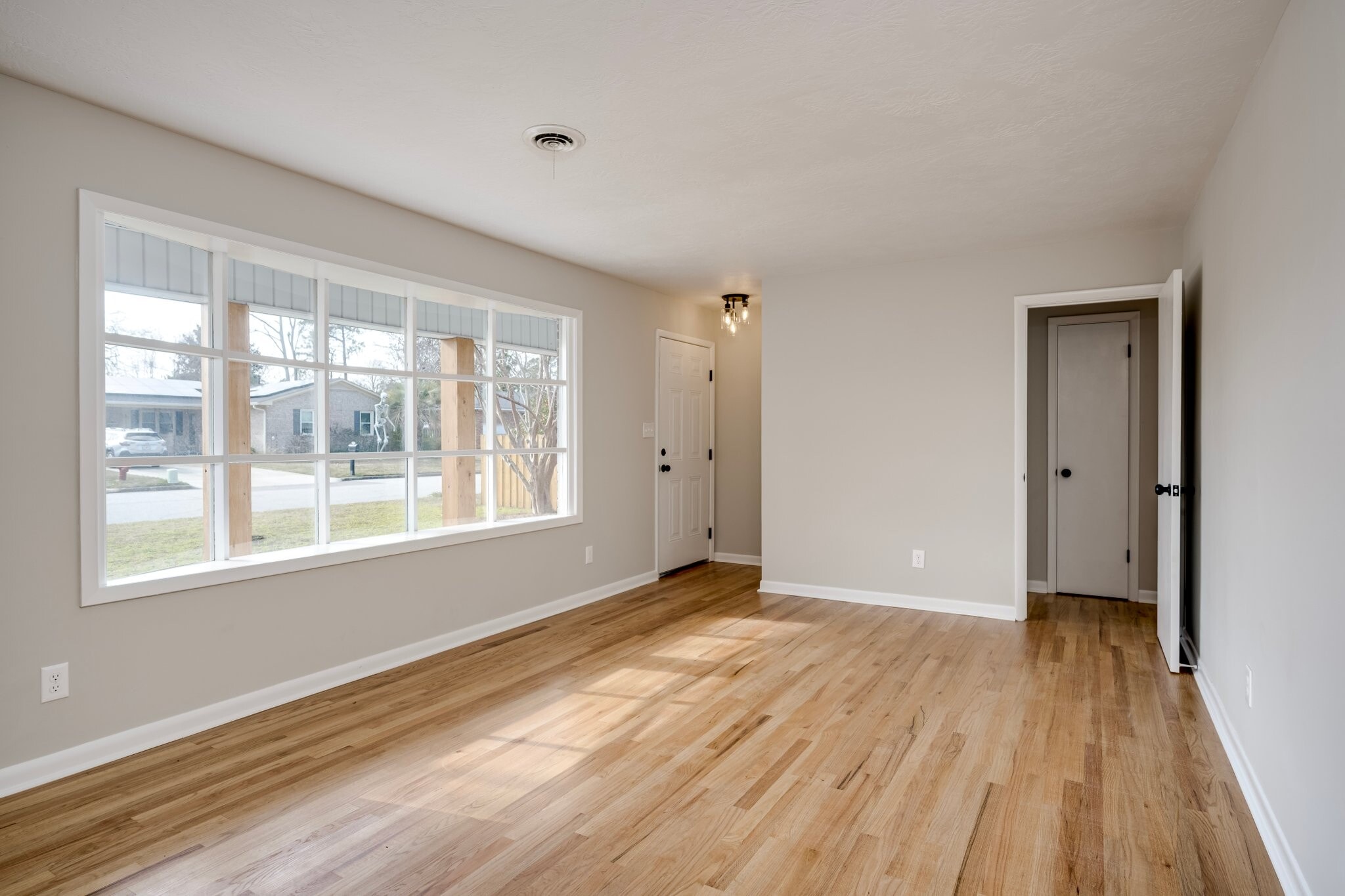 Building Photo - 254 Himan Dr