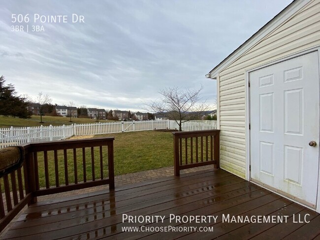 Building Photo - 506 Pointe Dr