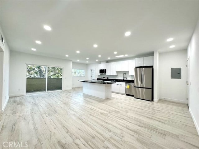 Building Photo - 6255 Woodman Ave