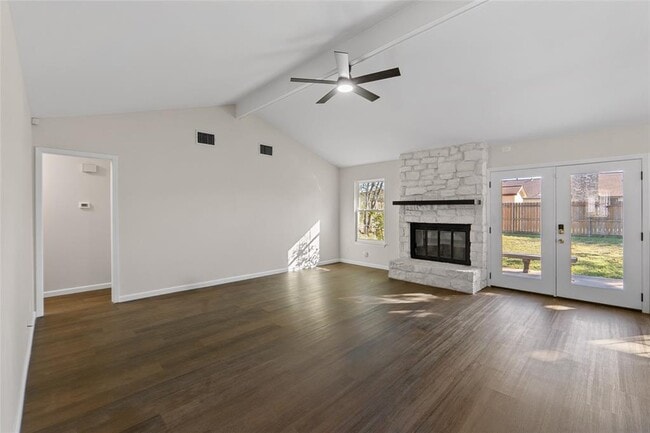 Building Photo - 903 E Logan St