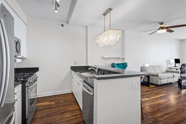 Building Photo - 330 N Jefferson St