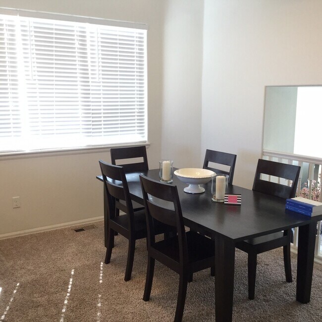 Building Photo - Beautiful 4-Bedroom Home South Fort Collins!