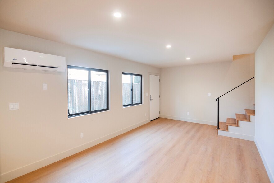 Building Photo - 4541 1/2 Melbourne Ave