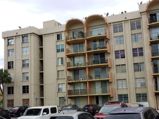 Building Photo - 9310 Fontainebleau Blvd
