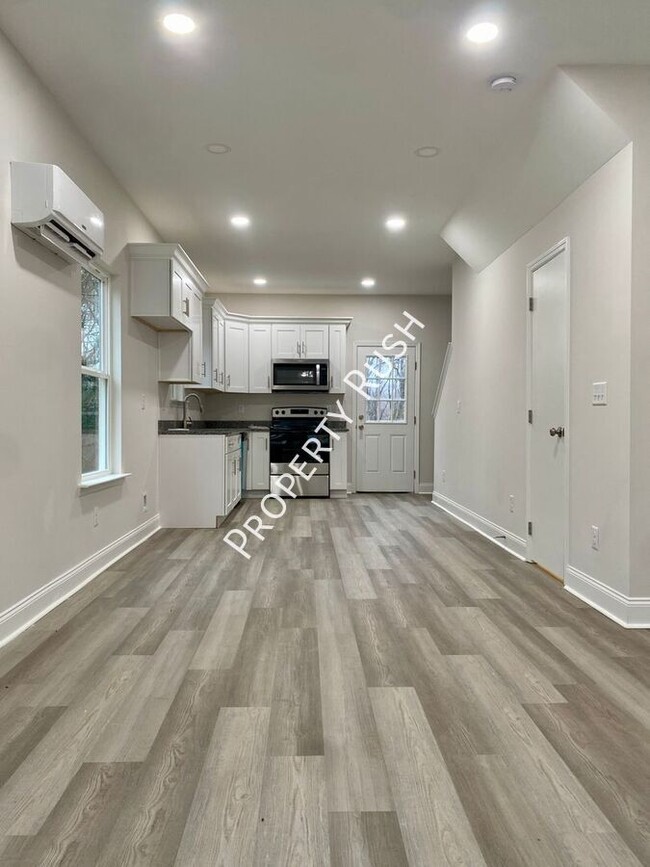 Building Photo - 144 Signal Hills Dr