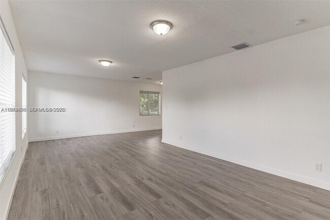 Building Photo - 650 SW 29th Ave