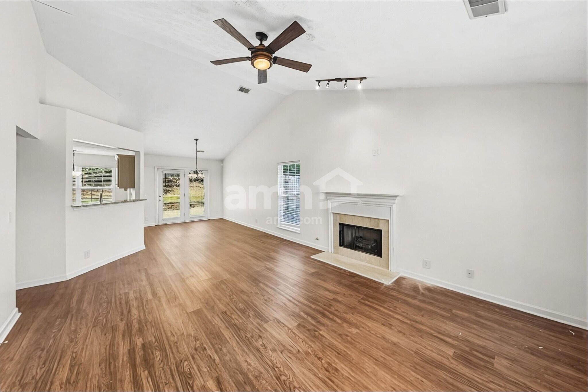 Building Photo - 916 Springs Hill Way