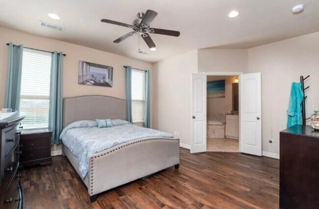 Building Photo - 607 Mallard Dr